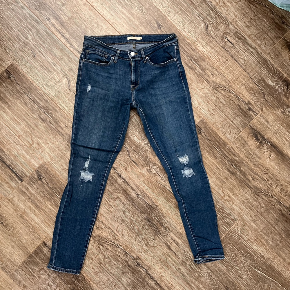 LEVIS 711 SKINNY 30 super comfortable and soft! Preloved. Great condition!